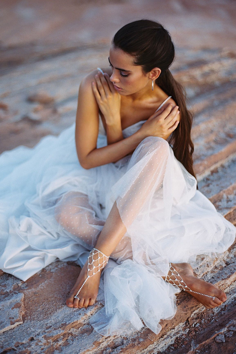 Charlotte Flowing Tulle Skirt Wedding Dress F191